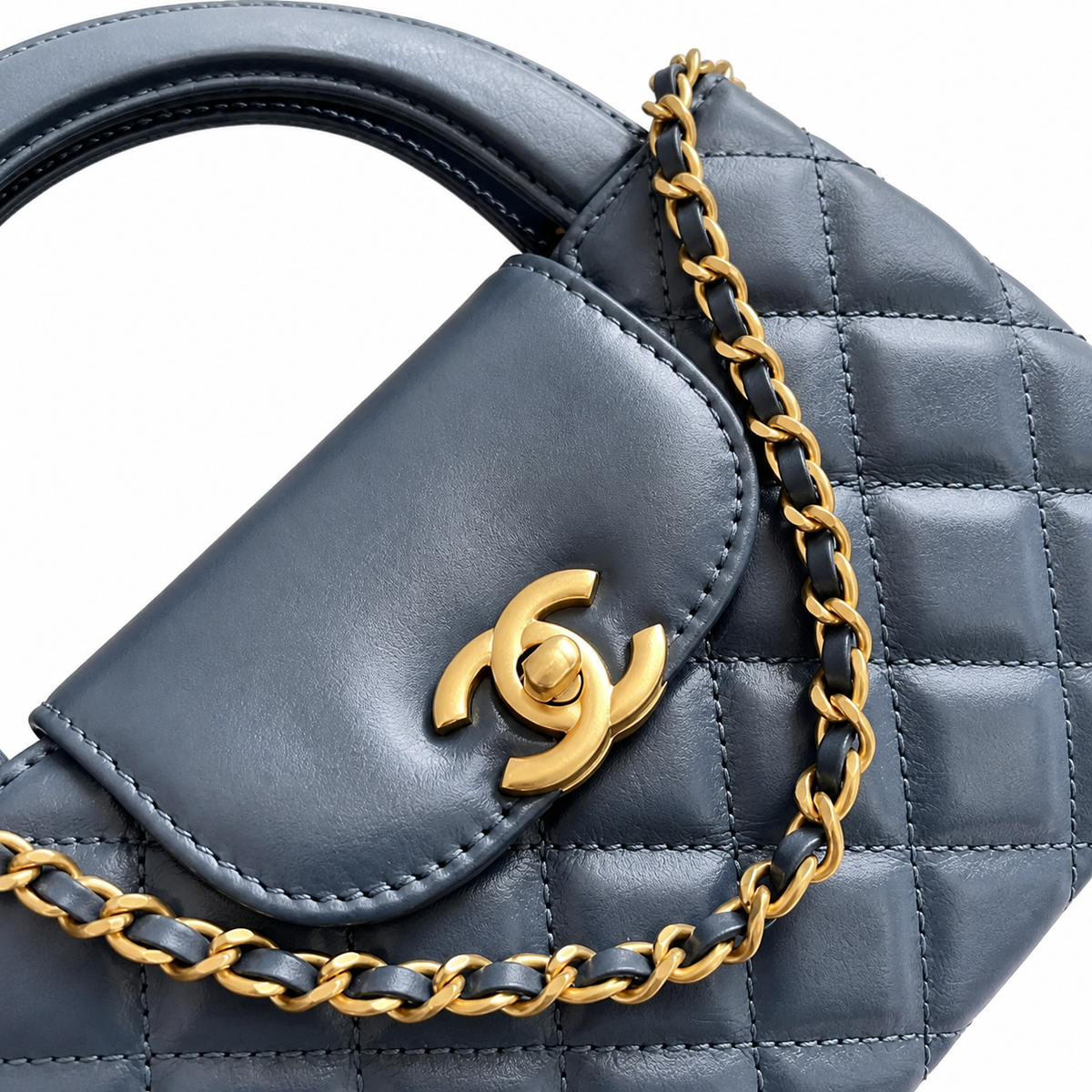 Chanel Classic Quilted Mini Flap Bag | CC Turn-Lock Leather Chain Strap — 13x19cm